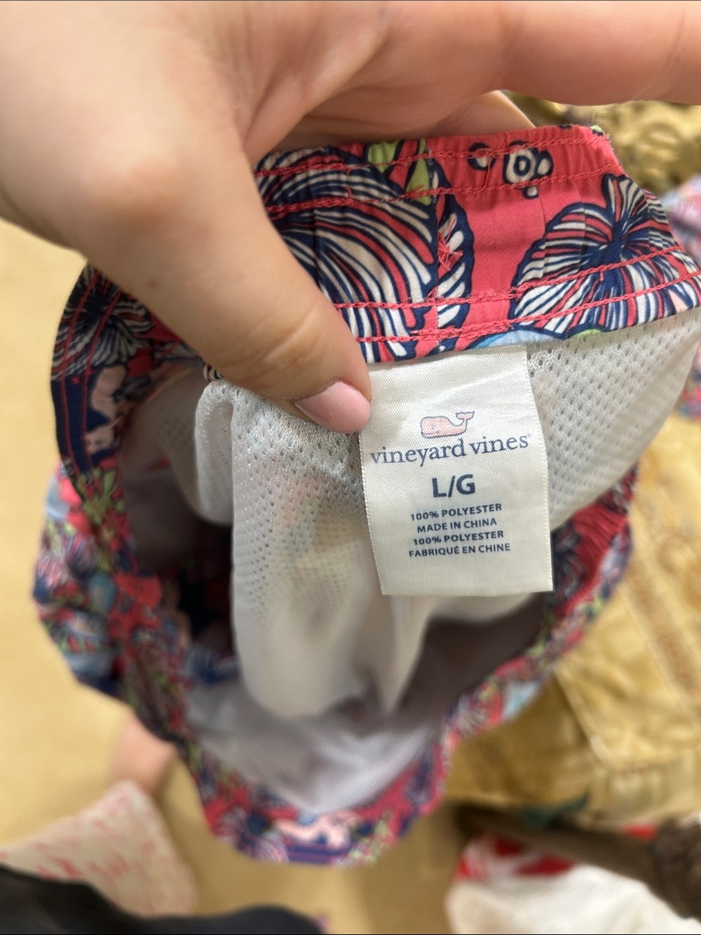 New Vineyard Vines Colorful Mermaid & Shell Print Swim Trunks and Pouch - Picture 13 of 15